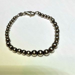 Sterling silver graduated bead bracelet